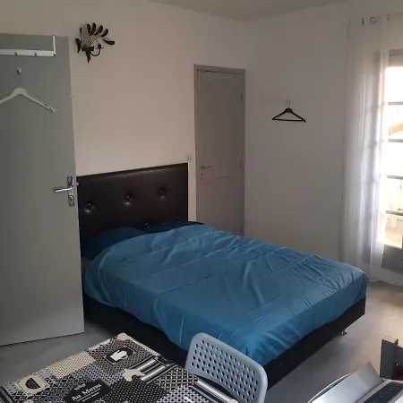 Pour 3 Personnes Au Calme Dans
